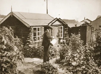 Un Chalet en los Jardines, Lofthouse Park, ilustración de Prisioneros Alemanes en Gran Bretaña